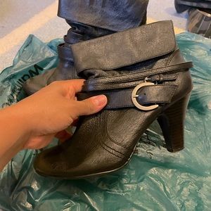 Kelly & Katie black heeled booties